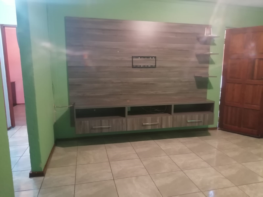 To Let 4 Bedroom Property for Rent in Tlhabane West North West